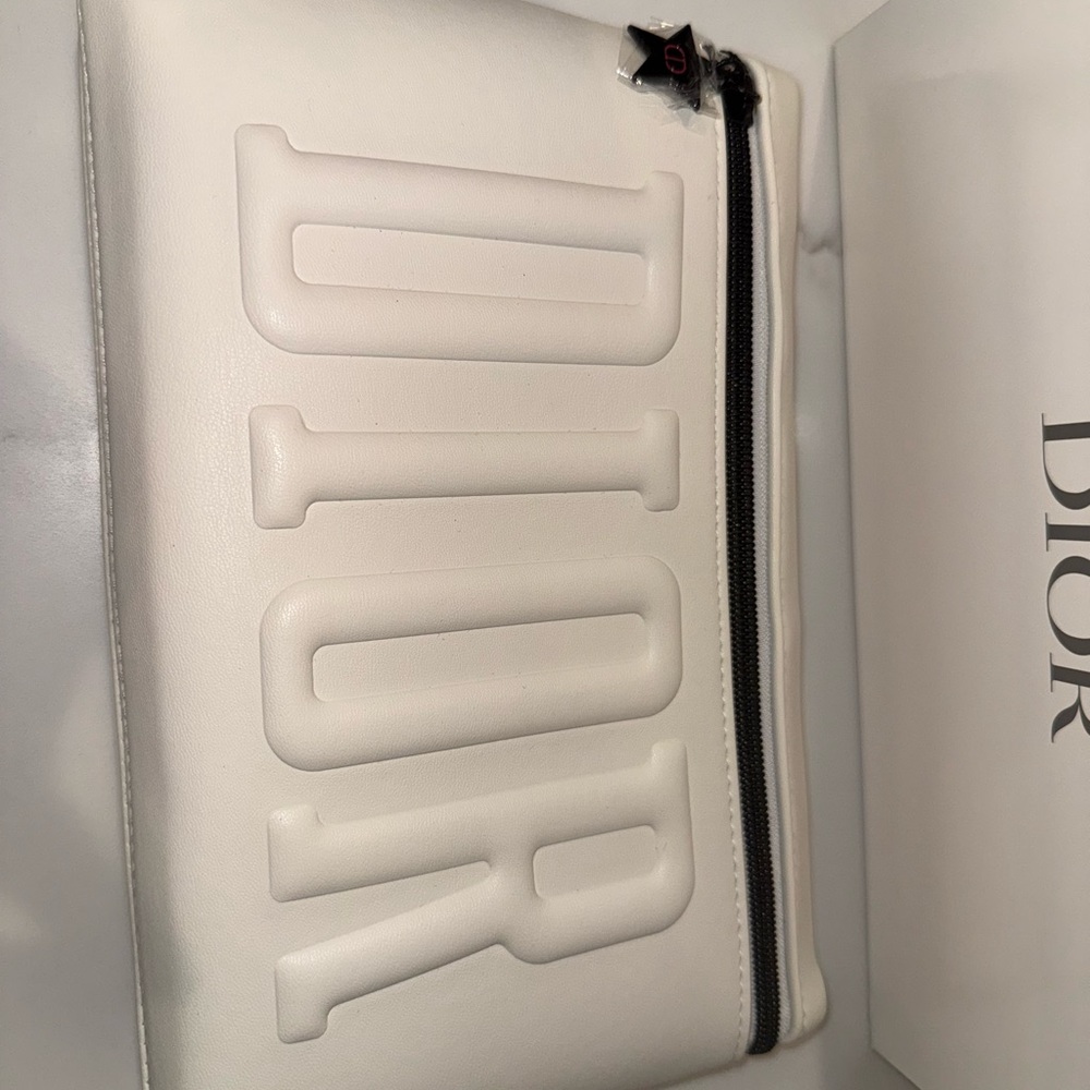 New Dior White Embossed Logo Pouch - Picture 4 of 9